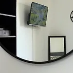 Orlandi Elegant דירה