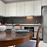 Orlandi Elegant דירה *