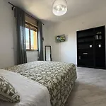 Orlandi Elegant דירה