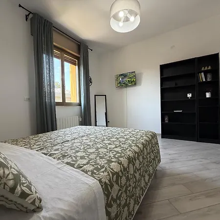 Orlandi Elegant דירה